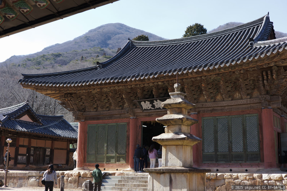 Tappa and main building in Seonamsa, Suncheon, Jeonnam, Korea.