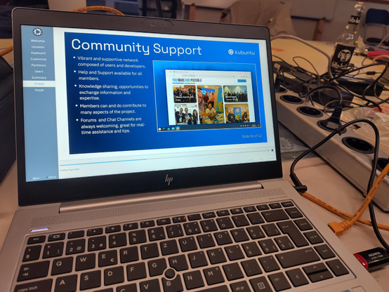 Kubuntu installing on #Win10 Laptop as part of trying which best Linux flavor