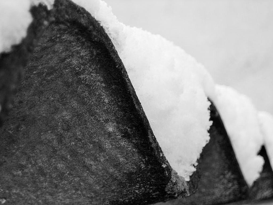 Tejado cubierto por la nieve.