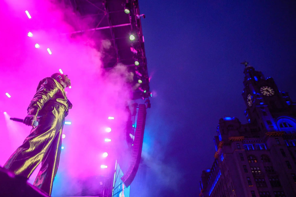 The lead singer of Ukrainian Eurovision entrant, Tvorchi, looks up to the Liverbuilding at dusk.