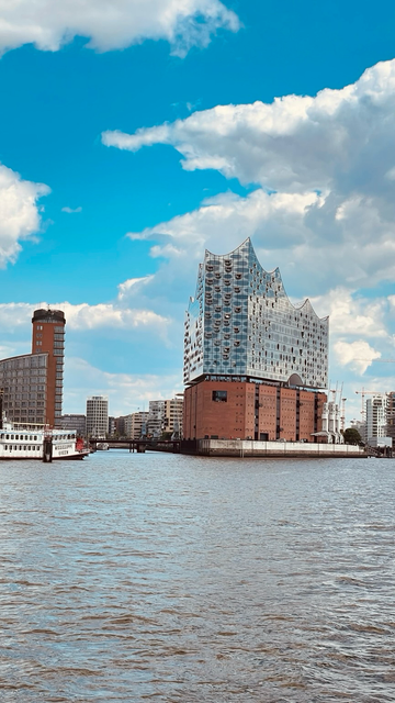 Elbphilharmonie und Kehrwiederspitze, Hamburg, Elbe 