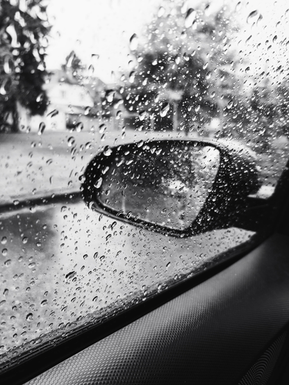 Ich sitze im trockenen und freue mich über den Regen.
