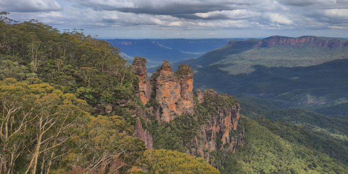 Three Sisters rock formation among the eucalyptus forests of Blue Mountains National Park, viewed from Echo Point
photo by Ian Kluft
Katoomba NSW, Australia
24 January 2025