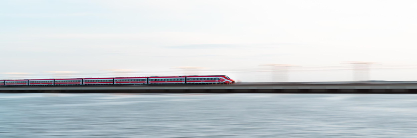 Ein ETR 700 Frecciarossa auf der Brücke zwischen Venedig und dem Italienischen Festland