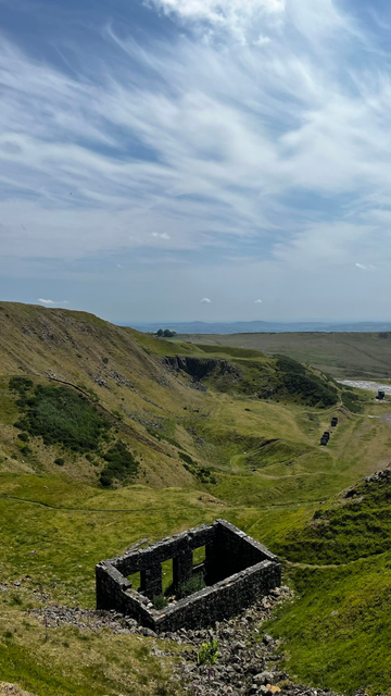 The view from higher on Titterstone Clee, looking across the West quarry, with an abandoned quarry building at the bottom of the frame.