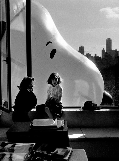 Macy’s Thanksgiving Day Parade. New York City, 1988. Photo by Elliott Erwitt.
