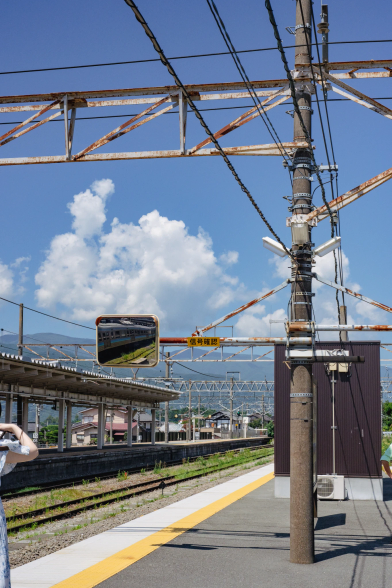 高原の駅から撮影した夏の青空と雲