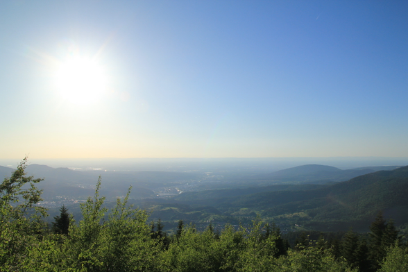 Blick von der Teufelsmühle im Schwarzwald aus 1000 Höhenmetern in das Tal Richtung Gaggenau
