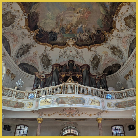 Organ, balcony and ceiling with painting