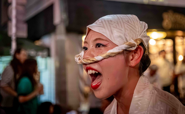 Primer pla de dansaire d'Awa Odori al barri de Naka-Meguro a Tòquio