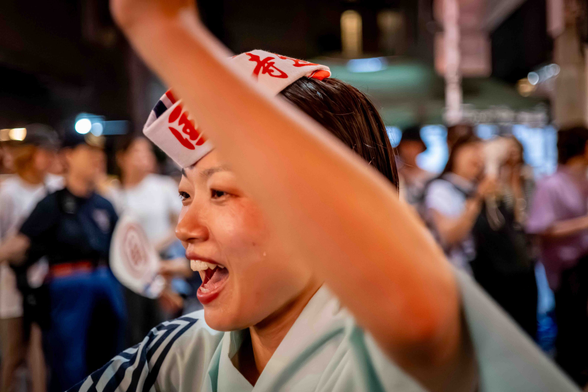 Primer pla de dansaire d'Awa Odori al barri de Naka-Meguro de Tòquio