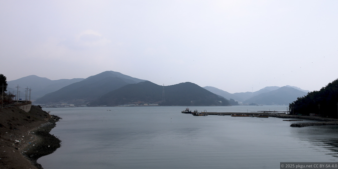 The inner sea of Yeosu, Jeollanam-do, Korea.