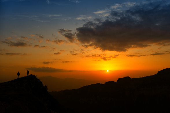 Untergang im Dunst

#NikonZ7II #NikonZ #NIKON Z 7II | 28mm | f/7.1 | 1/200s | 15/08/2025

 #hess_photography #photography #fotografie #landscapephotography #landschaftsfotografie #backlight #Berg #mountain #Niederhorn #sunset #twopersons