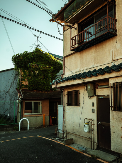 Japanese streetscapes that evoke a nostalgic feeling