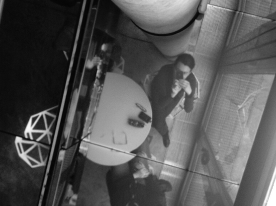 Self-portrait of the photographer in the ceiling window of the café at the Musée du Quai Branly in Paris. (Version françæ) Autoportrait dal photographe dans læ vitre dal plafond dal café dal musée dal Quai Branly à Paris.
