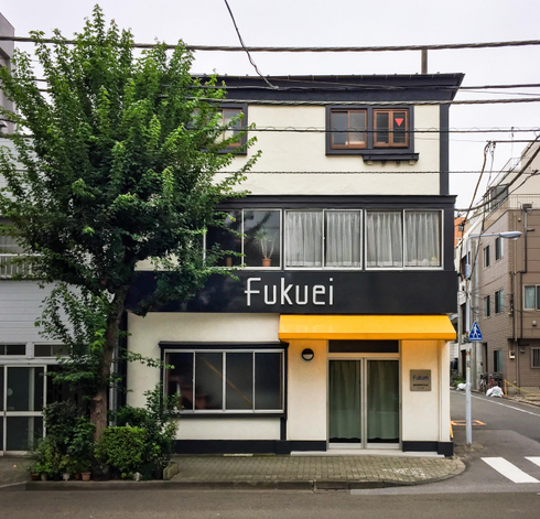 Tokyo, Taito-ku, probably Torigoe (near Misuji). August 21, 2017

iPhone 6 | cropped, straightened, edge burns, area dodge/burns in LR Mobile