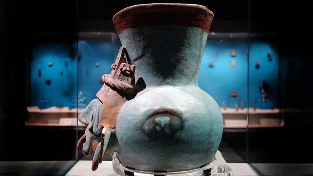 the vase seen from the other side, the face looking left 