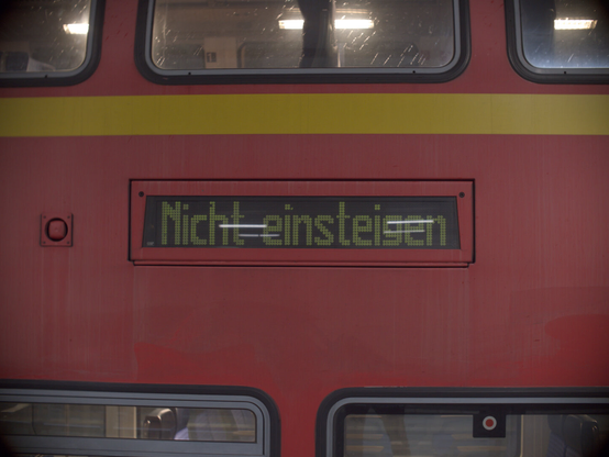 It says do not enter in german on a train