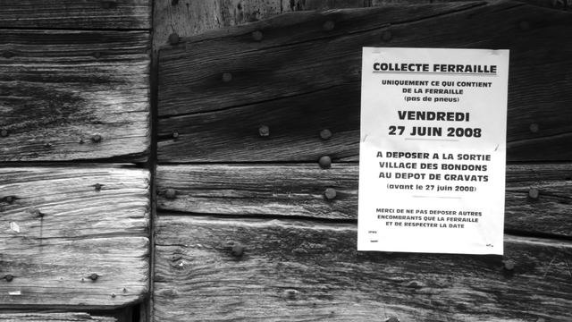 Poster on a barn door that reads: 'Scrap metal collection. Only scrap metal (no tyres). Friday 27 June 2008. Drop off at the rubble dump at the exit of Les Bondons village (before 27 June 2008). Please do not deposit any bulky items other than scrap metal, and keep to the date.' (Version françæ) Affiche sur æn porte de grange où on peut lire: 'Collecte ferraille. Uniquement ce qui contient dal ferraille (pas de pneus). Vendredi 27 juin 2008. À déposer al sortie dal village des Bondons, al dépôt de gravats (avant læ 27 juin 2008). Merci de ne pas déposer autres encombrants que læ ferraille et de respecter læ date.'