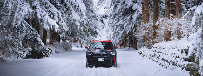 town and the perfect conditions to test out the car and photograph it. This photo is made up of 6 vertical frames, stitched into this panorama. The MINI on an empty side road, deep in the snow. A wonderful day out. 