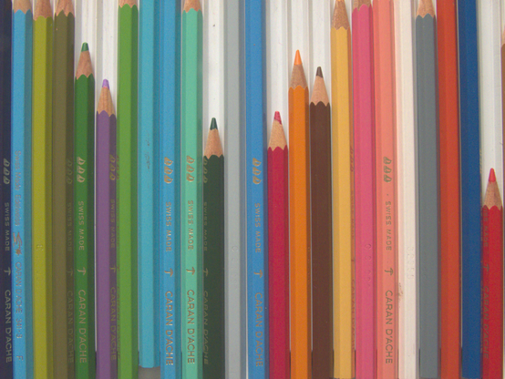 Schachtel voller Buntstifte