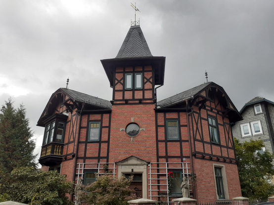 #Sonneberg #Thuringia #Germany 
#Fassade #facade #photo #photography #photos #photographie #pic #pics #fotografie #fotodienstag 
#foto 