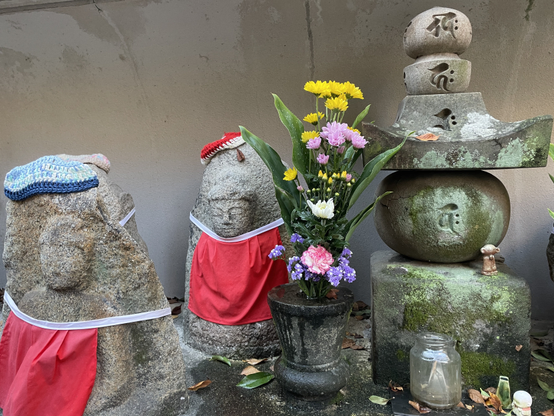 Devotional stone Buddhist statues and a gorintō (五輪塔) with five elements of the universe and Sanskrit inscriptions