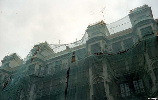 Madrid – edificio embalado // ingepakt gebouw // wrapped building