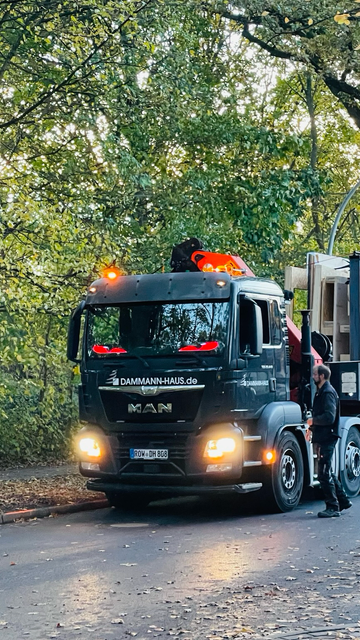 LKW mit Augen. Die konnten blinzeln und auch noch die Farbe wechseln! Aber nur, wenn der LKW geparkt war.
