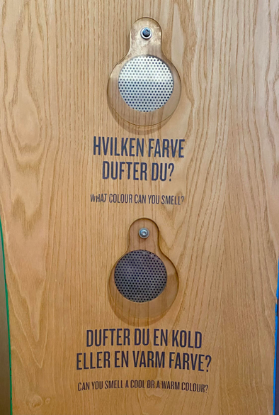 Wooden structure with two Points-of-Smell