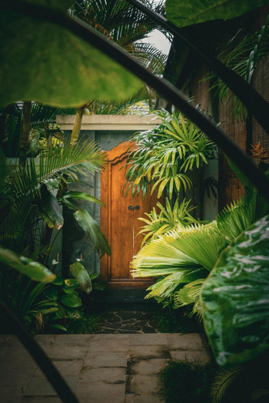 The villa's entrance is exposed to the elements during rainfall.