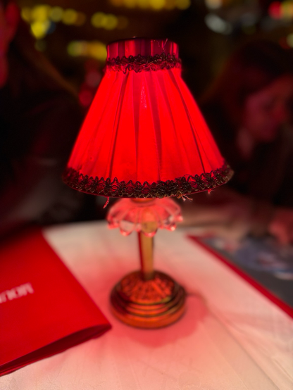 Moulin Rouge - am Tisch 