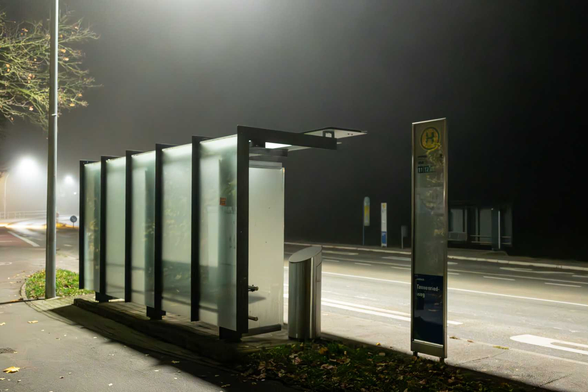  Buswartehäuschen Rückseite 