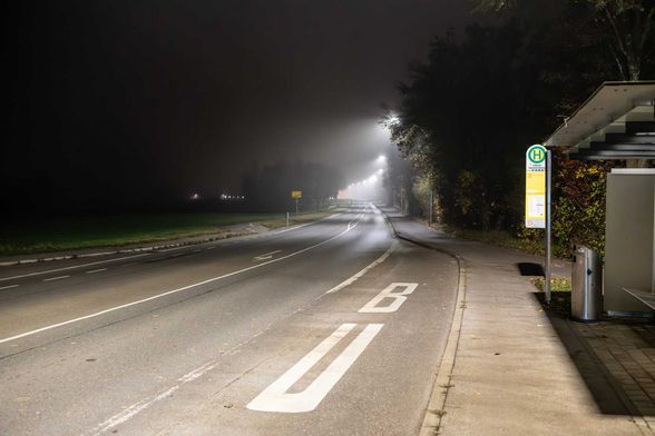  Markdorfer Straße mit Bushaltestelle 
