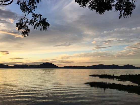 Atardecer en el "Regatón", Laredo, España. Uno de mis cielos en la tierra.
Sunset in "El Regatón", Laredo, Spain. One of my Heaven on Earth sytes.