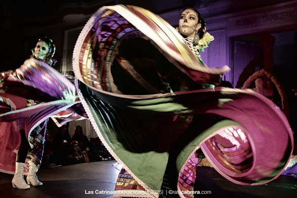 Catrinas danzando el día de los muertos