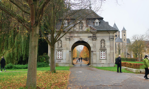 Barockes Torhaus, Blick auf die Allee