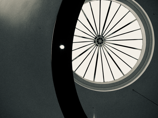 The ceiling of Mercure in Aberdeen, a circular rosetta partially covered by an staircase curve