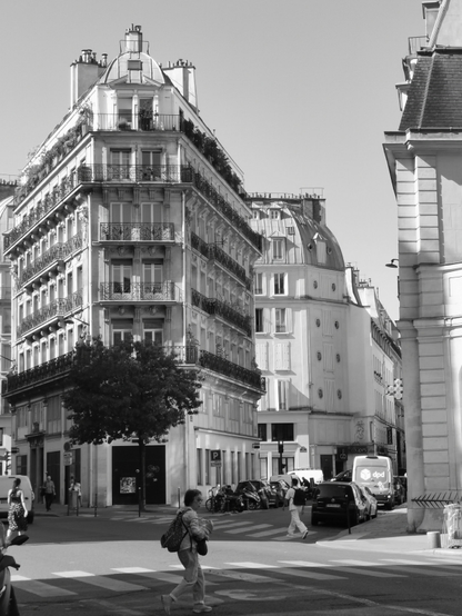 Une rue de Paris, immeubles relativement modestes