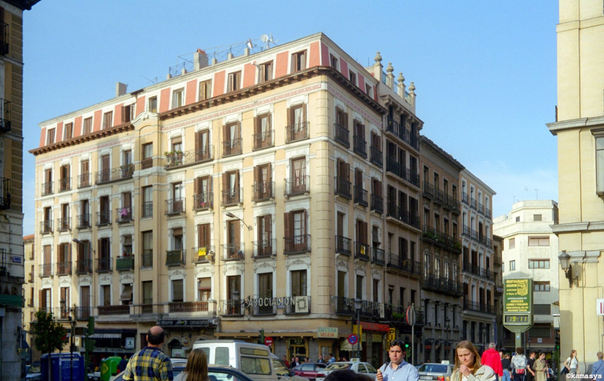 Madrid – Calle Mayor, Plaza del Comandante las Morenas