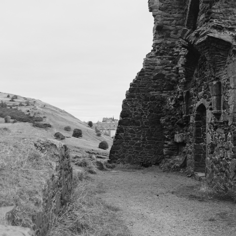 Yashica MAT124G | Kodak Tri-X 400 | Shot at 320 + Med Yellow Filter | Developed in XTOL

Looking at Edinburgh from St Anthony’s cathedral with the ruins in the foreground