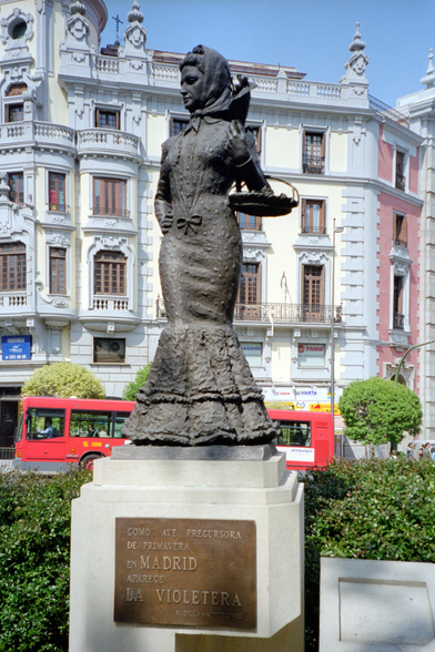 Madrid - Gran Vía, Calle de Alcalá - La Violetera