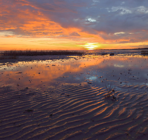 Zonsondergang boven het wad