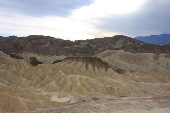 Tan desert hills are apparently topped with chocolate. ;^)