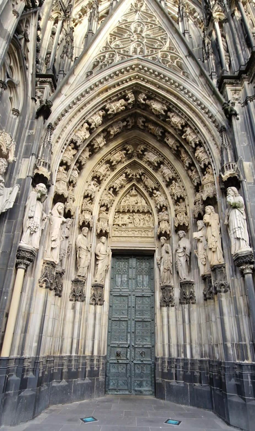 Köln cathedral door