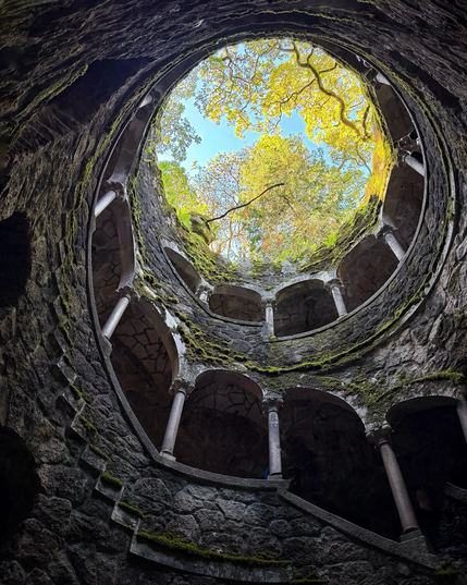 Foto: Stein-Wendeltreppe in Sintra, Portugal