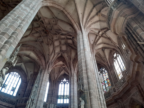 #Lorenzkirche #church #churches #eglise #iglesia #chiesa 
#Nürnberg #Nuremberg #Franken #Frankonia #Germany #photos #photography #cities #germancities