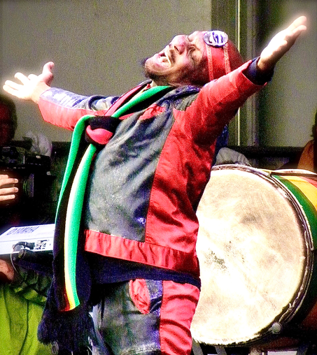 Jimmy Cliff, arms flung out