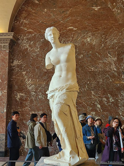 Venus de Milo
Louvre
with people watching