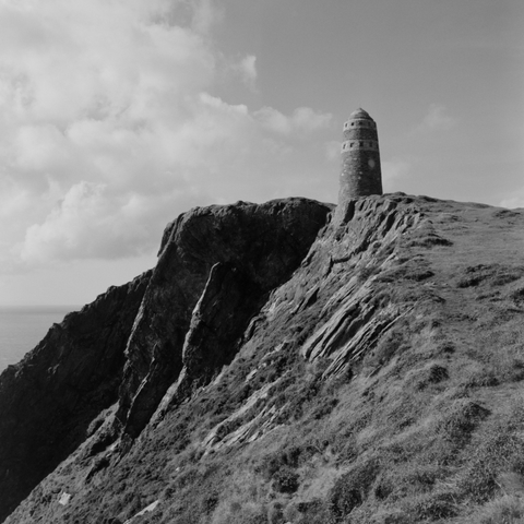 Yashica MAT124G | Kodak Tri-X 400 | Shot at 320 + Med Yellow Filter | Developed in XTOL

Looking over the cliffs at the monument